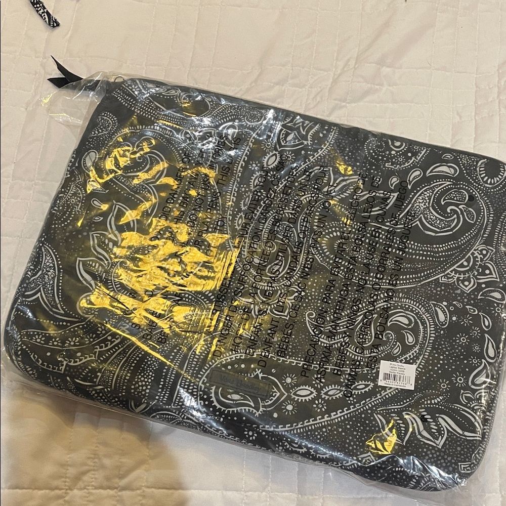 Vera Bradley Black and White Paisley Sleeve